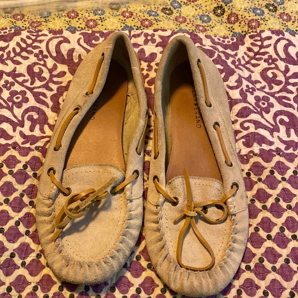 Lucky Brand 🍀 moccasins tan suede size 9.